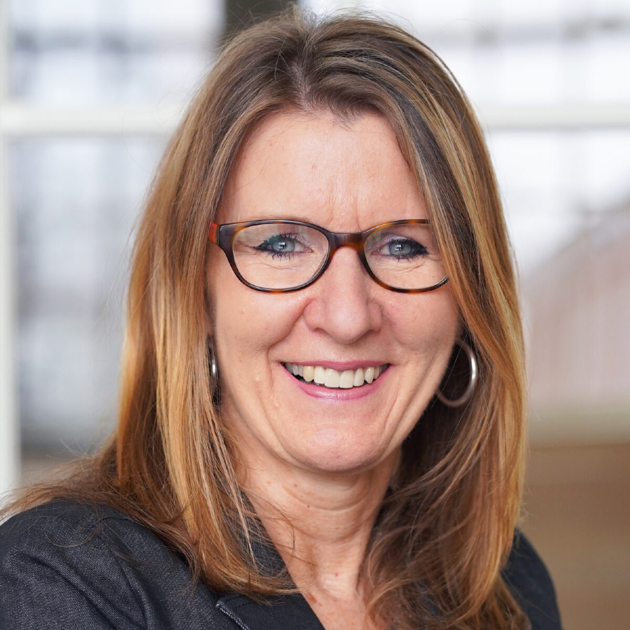 Carol Kaminski Headshot