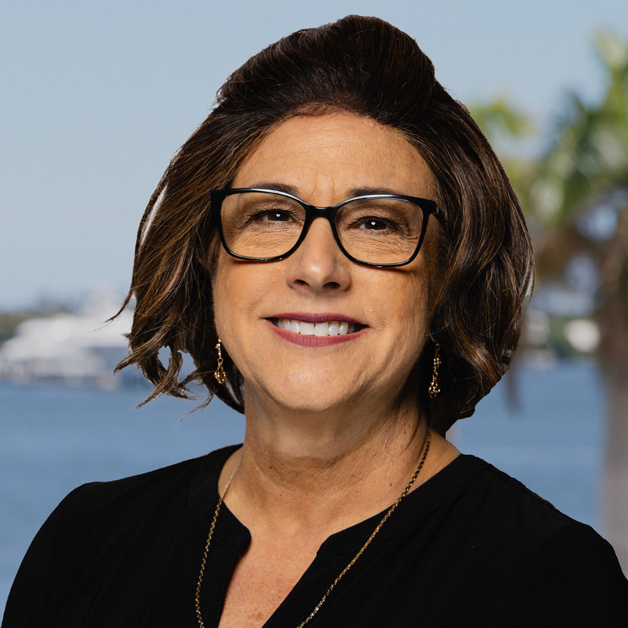 Christine Fink Headshot
