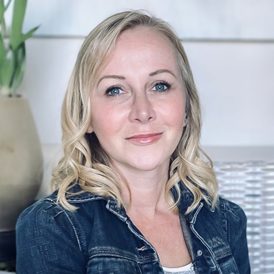 Jessika Czverencz Headshot
